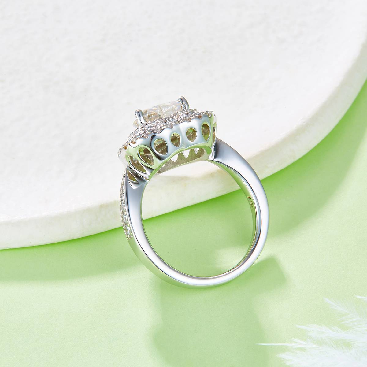 Exquisite heart-shaped S925 silver plated white gold moissanite diamond women's ring 2.0 carats D-grade